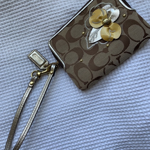 Coach Signature C Canvas Wristlet with Flower - Picture 3 of 13